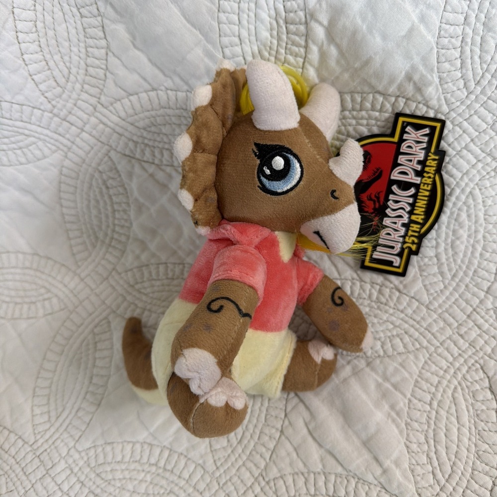 Universal Studios Jurassic Park Clawzplay Ellie Triceratops Plush New with Tag